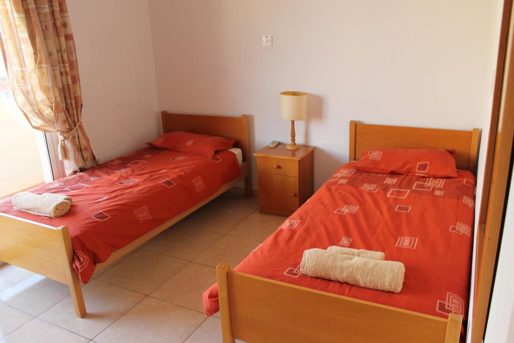 Apartamento Diana Townhouse 2 Paphos Habitación foto